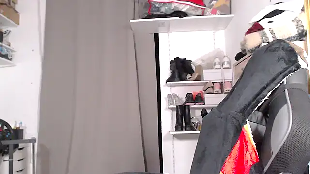 Snapshot of Amai_Live chatting on November 2025 11:10:03 AM Amai Live online show from November 2025 11:10:03 AM