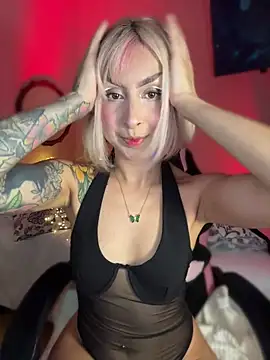 Cinamoonn online show from May 2026 09:44:02 PM