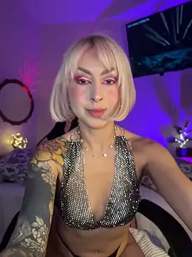 Cinamoonn online show from May 2026 09:24:02 PM