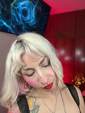 Cinamoonn online show from May 2026 07:41:01 PM