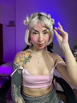 Cinamoonn online show from May 2026 10:40:02 PM