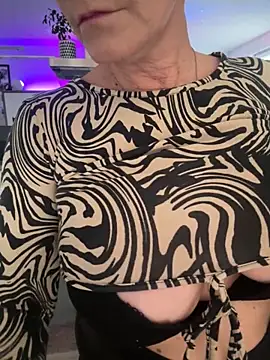 German Milf online show from November 2025 02:43:02 PM