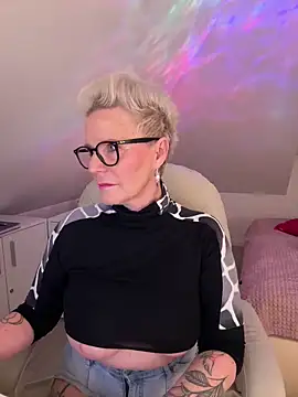 Snapshot of German_Milf chatting on April 2026 12:33:01 PM German Milf online show from April 2026 12:33:01 PM