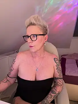 Snapshot of German_Milf chatting on April 2026 01:03:02 PM German Milf online show from April 2026 01:03:02 PM