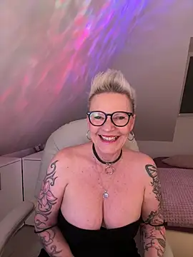 Snapshot of German_Milf chatting on April 2026 12:50:01 PM German Milf online show from April 2026 12:50:01 PM