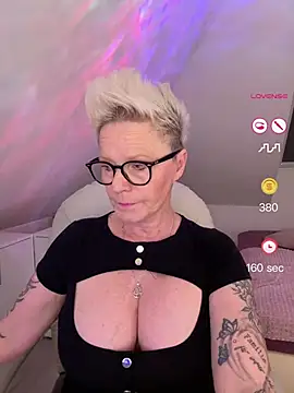 Snapshot of German_Milf chatting on April 2026 12:53:02 PM German Milf online show from April 2026 12:53:02 PM