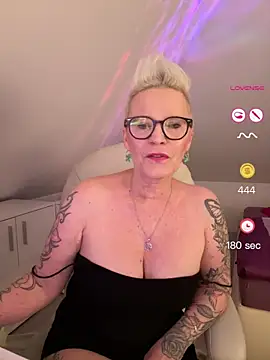 Snapshot of German_Milf chatting on May 2026 01:08:01 PM German Milf online show from May 2026 01:08:01 PM