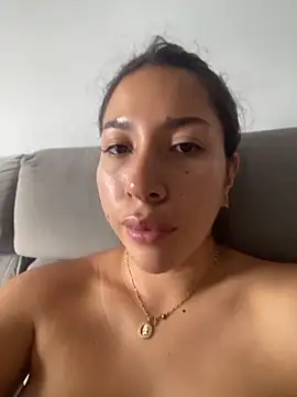 daniela henao online show from May 2026 09:44:01 PM