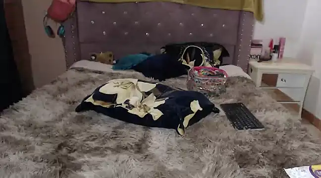 Snapshot of isabelle_adj chatting on December 2024 06:10:02 AM isabelle adj online show from December 2024 06:10:02 AM