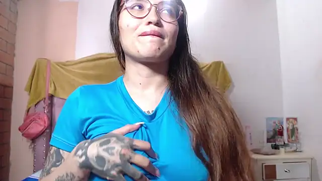 Snapshot of isabelle_adj chatting on March 2025 09:09:01 AM isabelle adj online show from March 2025 09:09:01 AM