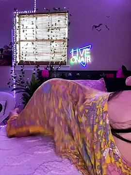 Snapshot of Cutiepiespanks chatting on September 2025 08:43:02 PM Cutiepiespanks online show from September 2025 08:43:02 PM