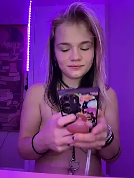 Snapshot of Cutiepiespanks chatting on October 2025 05:35:02 AM Cutiepiespanks online show from October 2025 05:35:02 AM