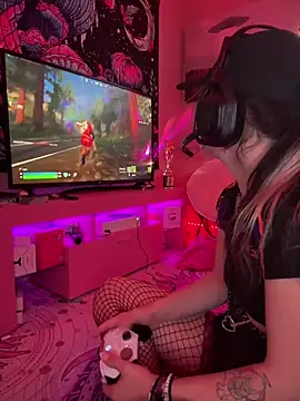 Snapshot of Cutiepiespanks chatting on October 2025 08:07:01 PM Cutiepiespanks online show from October 2025 08:07:01 PM