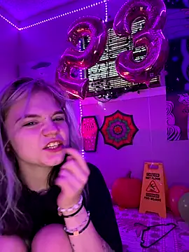 Snapshot of Cutiepiespanks chatting on November 2025 10:56:02 PM Cutiepiespanks online show from November 2025 10:56:02 PM