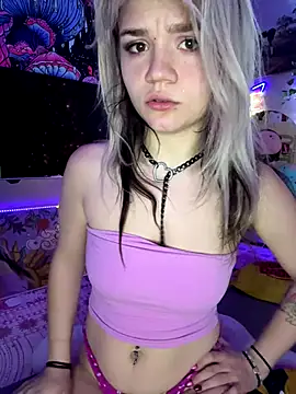 Snapshot of Cutiepiespanks chatting on November 2025 10:31:02 PM Cutiepiespanks online show from November 2025 10:31:02 PM