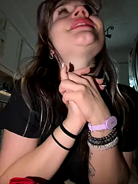 Snapshot of Cutiepiespanks chatting on December 2025 09:31:02 PM Cutiepiespanks online show from December 2025 09:31:02 PM