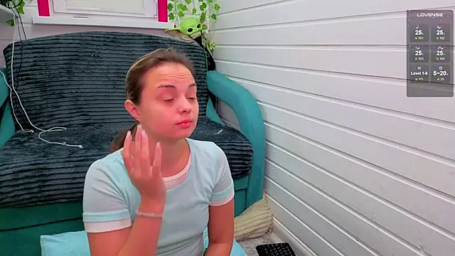 Misss Vikk online show from November 2025 06:13:01 AM