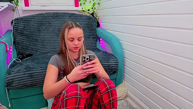 Misss Vikk online show from November 2025 07:30:01 AM