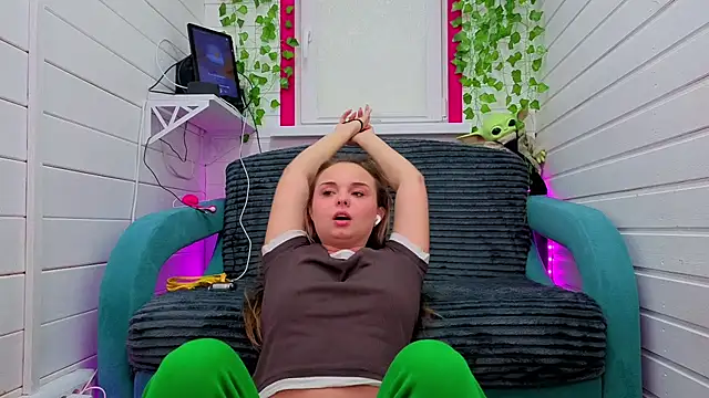 Misss Vikk online show from December 2025 06:30:02 AM