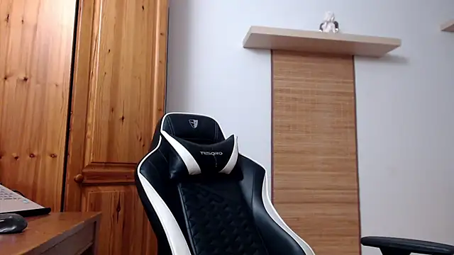 Lisakisss online show from February 2025 06:01:02 PM