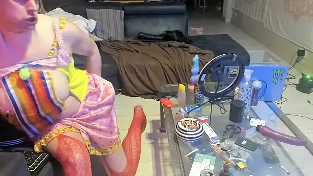 slankecrosdresser online show from February 2025 06:02:02 PM