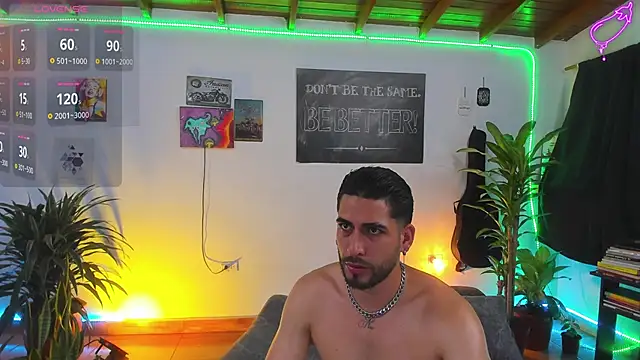 Snapshot of RyanCarter_ chatting on October 2025 12:32:01 AM RyanCarter online show from October 2025 12:32:01 AM