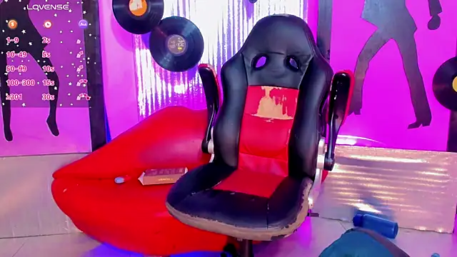 nickyminach  online show from May 2026 07:56:02 PM