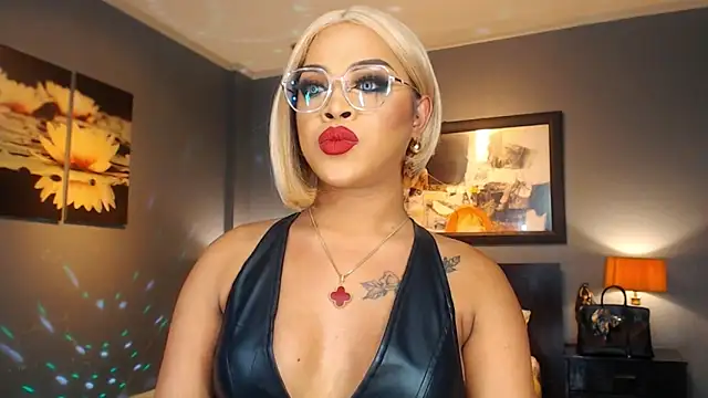 Snapshot of MarryQueen22 chatting on May 2026 11:10:02 PM MarryQueen22 online show from May 2026 11:10:02 PM