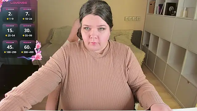 Snapshot of PlumPie chatting on November 2025 05:14:02 PM PlumPie online show from November 2025 05:14:02 PM