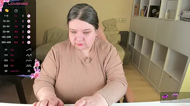 Snapshot of PlumPie chatting on December 2025 08:38:02 PM PlumPie online show from December 2025 08:38:02 PM