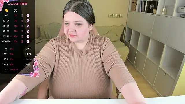 Snapshot of PlumPie chatting on January 2026 12:05:01 AM PlumPie online show from January 2026 12:05:01 AM