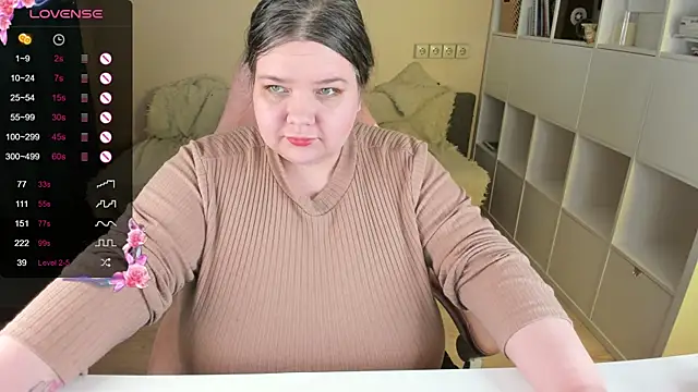 Snapshot of PlumPie chatting on January 2026 04:28:01 AM PlumPie online show from January 2026 04:28:01 AM