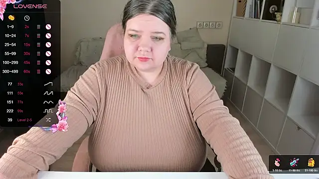 Snapshot of PlumPie chatting on January 2026 05:05:01 PM PlumPie online show from January 2026 05:05:01 PM