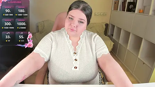 Snapshot of PlumPie chatting on February 2026 01:19:01 PM PlumPie online show from February 2026 01:19:01 PM