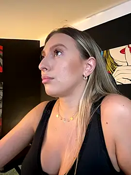 Snapshot of Eva_Ryen chatting on September 2025 04:40:02 PM Eva Ryen online show from September 2025 04:40:02 PM