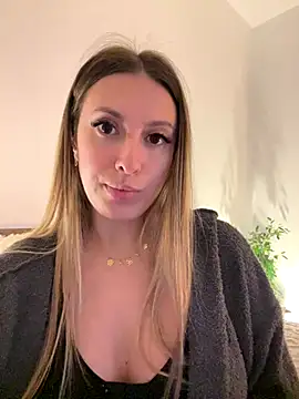 Snapshot of Eva_Ryen chatting on October 2025 04:50:01 PM Eva Ryen online show from October 2025 04:50:01 PM