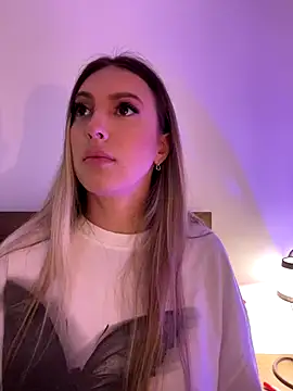 Snapshot of Eva_Ryen chatting on November 2025 04:52:01 PM Eva Ryen online show from November 2025 04:52:01 PM