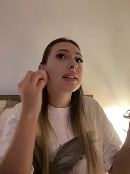 Snapshot of Eva_Ryen chatting on November 2025 04:16:01 PM Eva Ryen online show from November 2025 04:16:01 PM