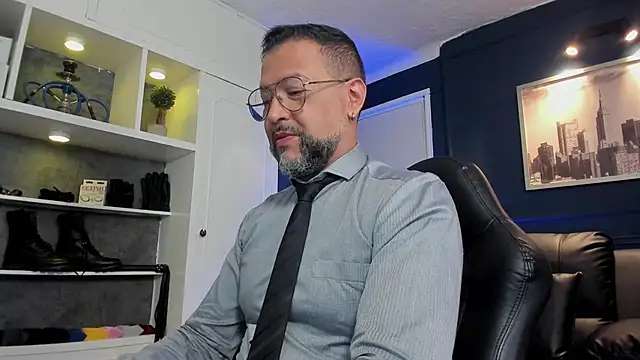 Snapshot of MrFrank_tattoo chatting on June 2026 01:39:02 PM MrFrank tattoo online show from June 2026 01:39:02 PM