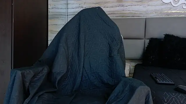 Snapshot of oliver__brown chatting on July 2026 09:23:02 PM oliver brown online show from July 2026 09:23:02 PM