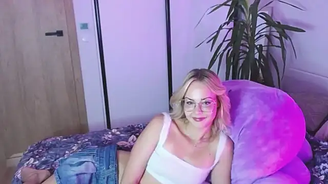 Snapshot of LexiexPlay chatting on September 2025 06:57:02 AM LexiexPlay online show from September 2025 06:57:02 AM