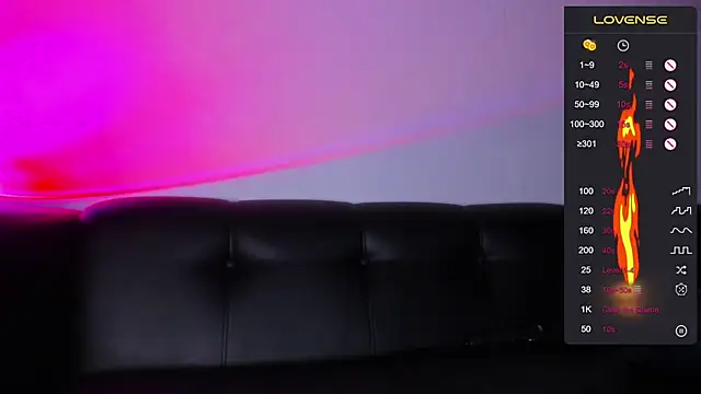 Snapshot of blondesjoy chatting on February 2025 01:27:02 PM blondesjoy online show from February 2025 01:27:02 PM