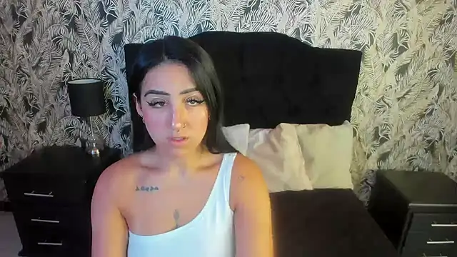 Snapshot of Isa_And_Natasha chatting on April 2026 01:23:01 PM Isa And Natasha online show from April 2026 01:23:01 PM