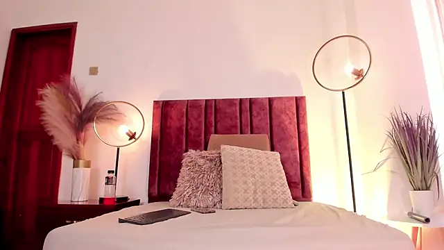 Amber  Davis online show from December 2024 04:25:01 PM