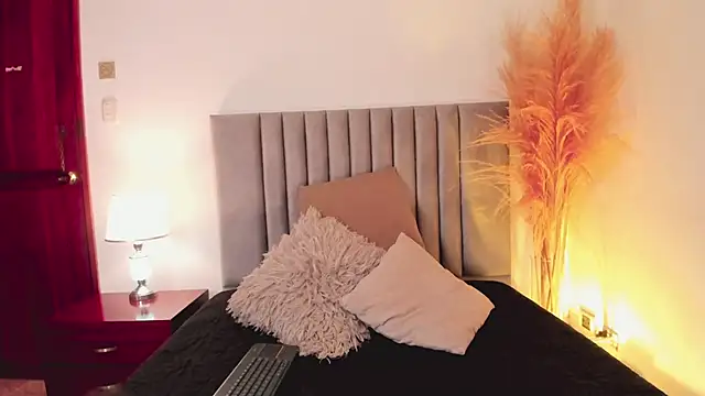 Amber  Davis online show from December 2024 06:12:01 PM