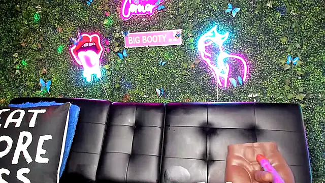 ThickAssRena online show from December 2024 03:09:01 AM