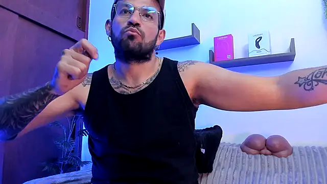 Snapshot of jonathan_rivers chatting on October 2025 08:00:02 PM jonathan rivers online show from October 2025 08:00:02 PM