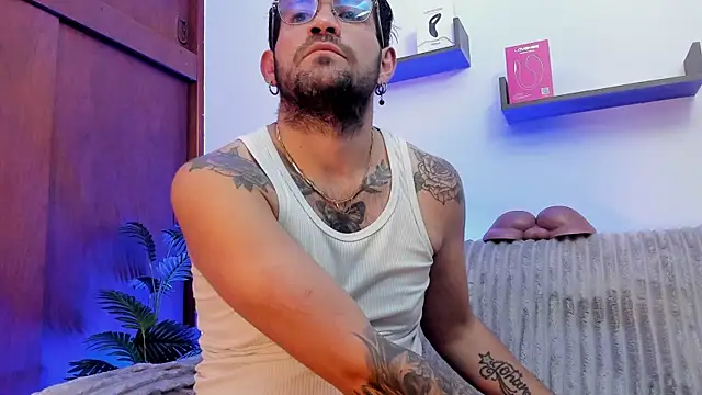 Snapshot of jonathan_rivers chatting on November 2025 09:25:02 PM jonathan rivers online show from November 2025 09:25:02 PM