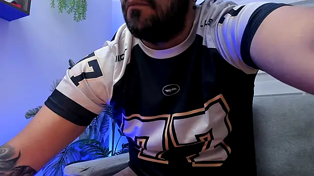 Snapshot of jonathan_rivers chatting on December 2025 09:43:01 PM jonathan rivers online show from December 2025 09:43:01 PM