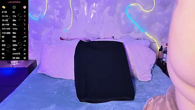 emmajohnss online show from February 2026 04:00:01 AM